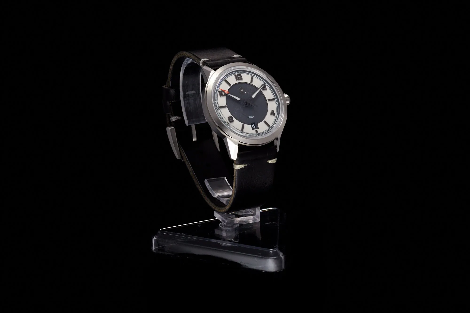 Comet 39mm 'Tuxedo'