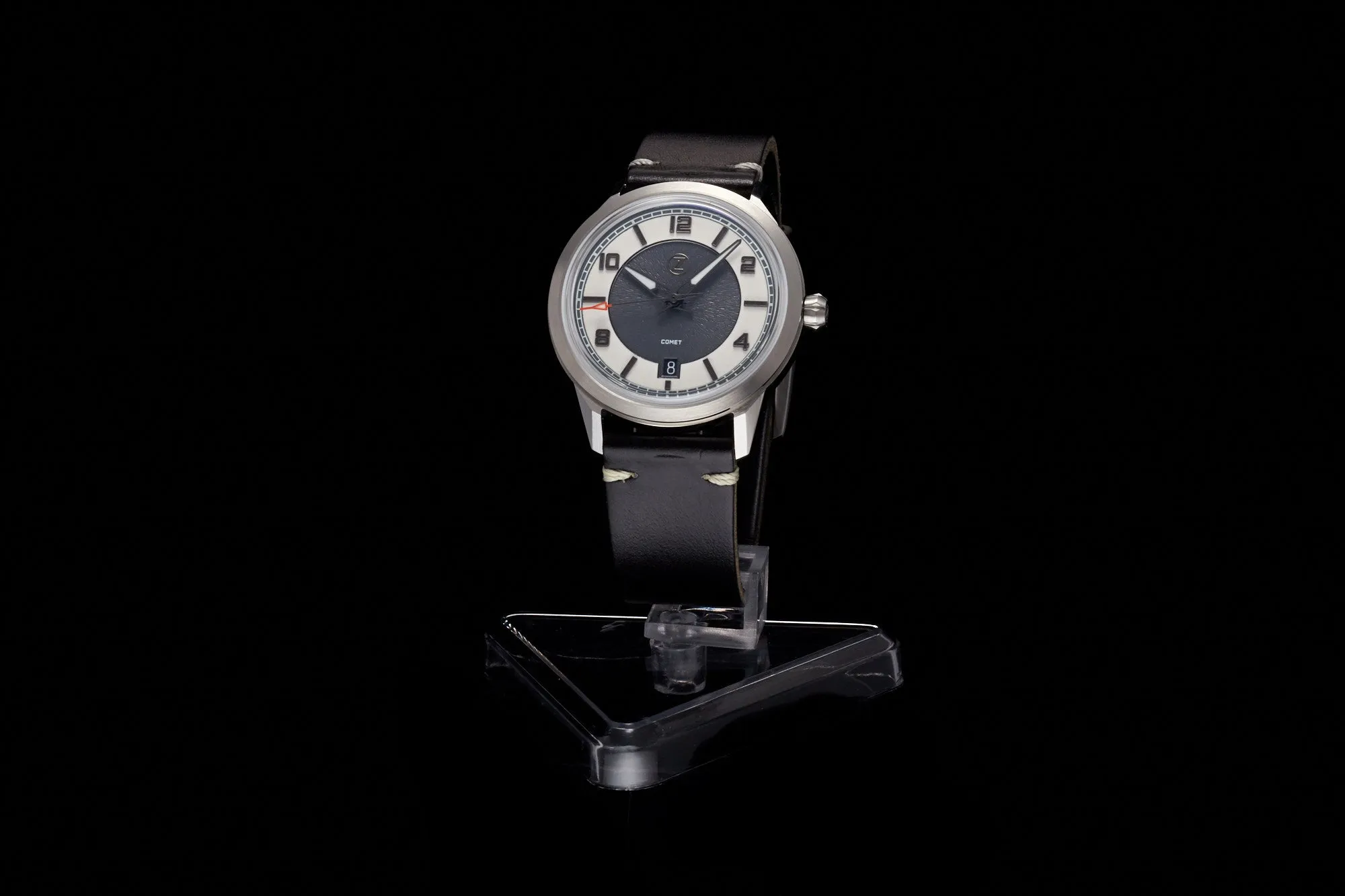 Comet 39mm 'Tuxedo'