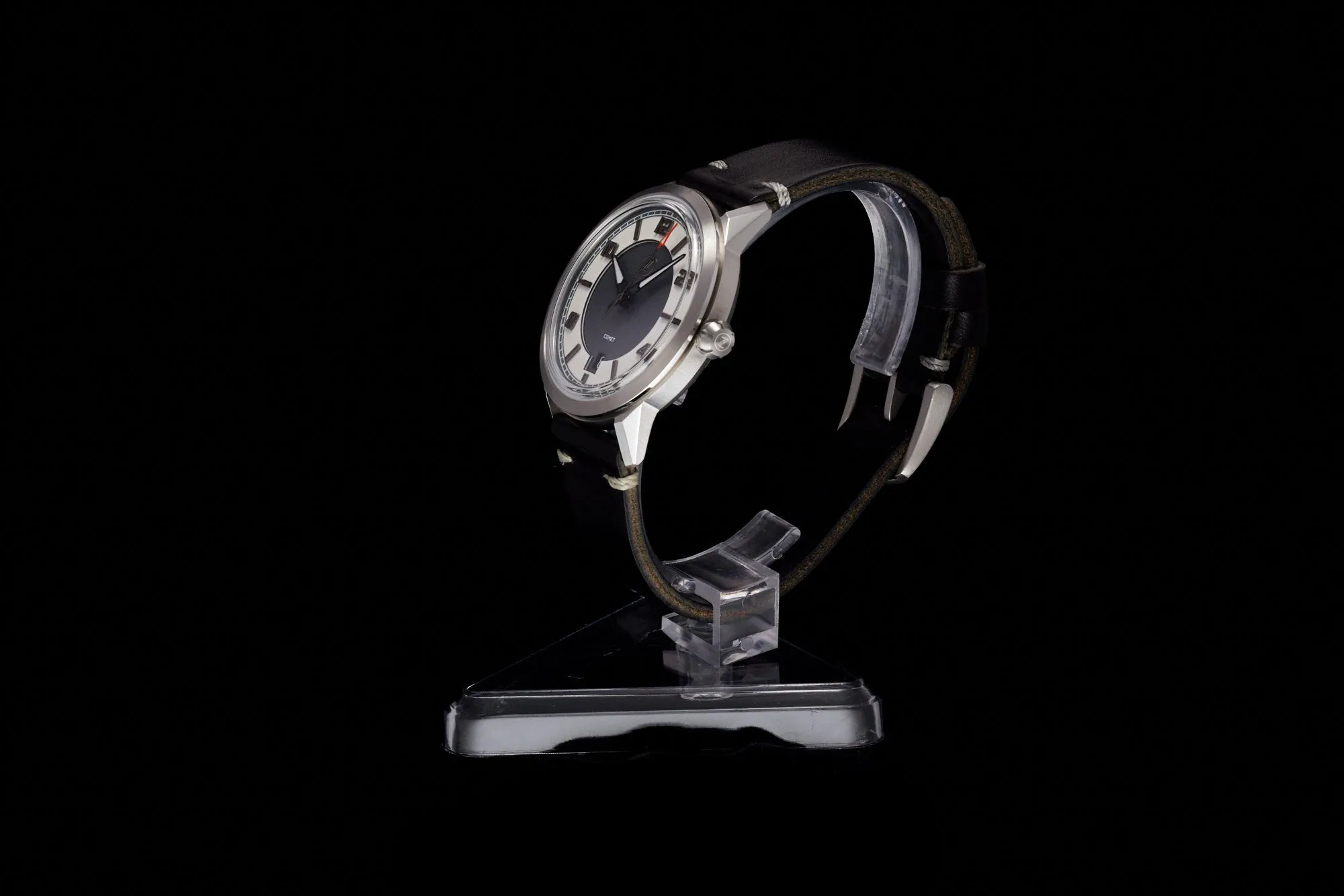 Comet 39mm 'Tuxedo'