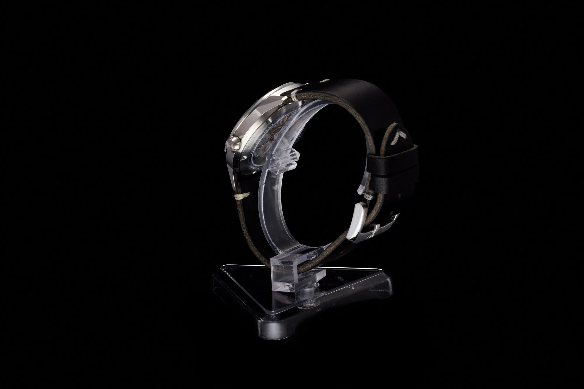 Comet 39mm 'Tuxedo'