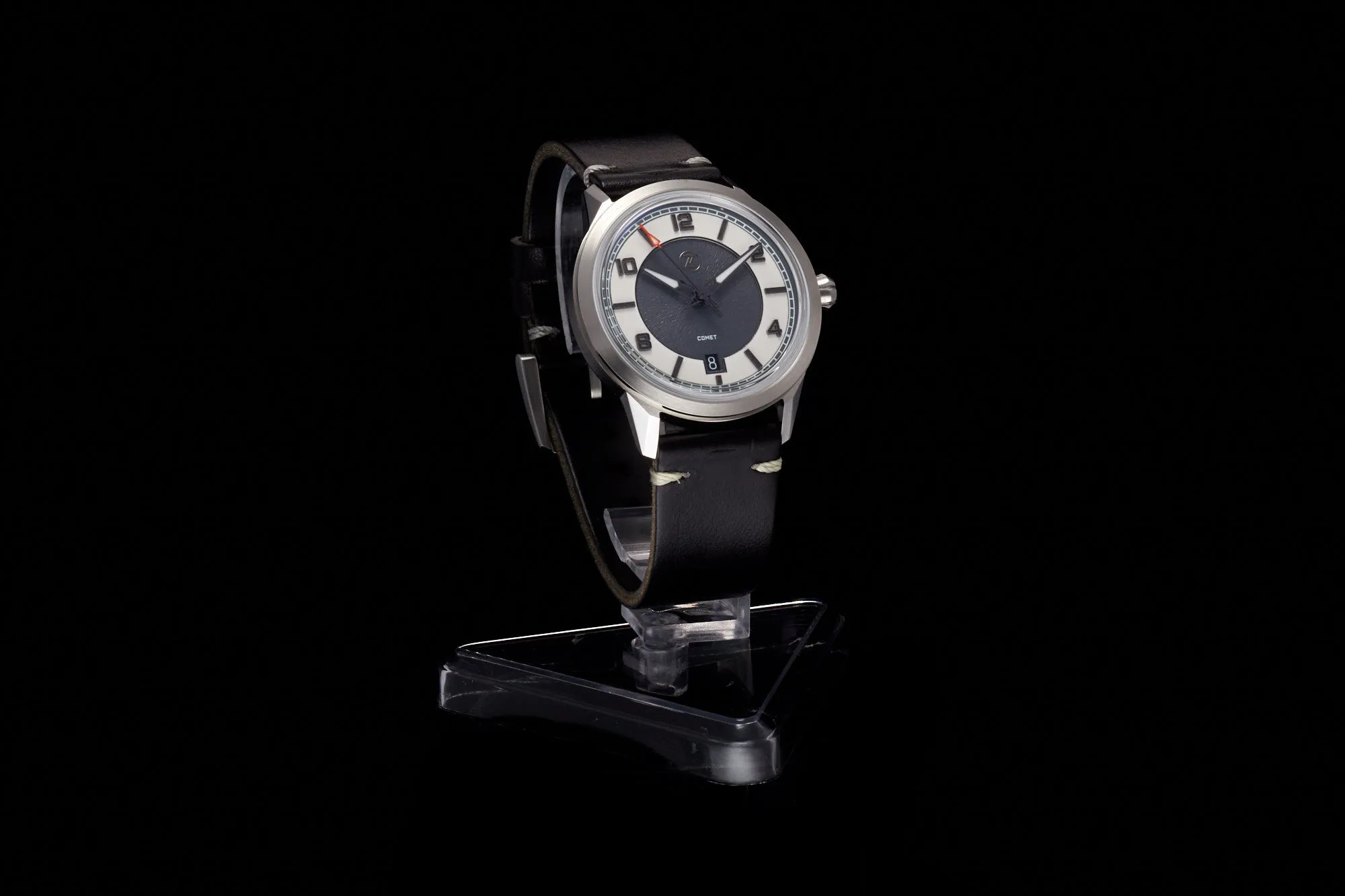 Comet 39mm 'Tuxedo'