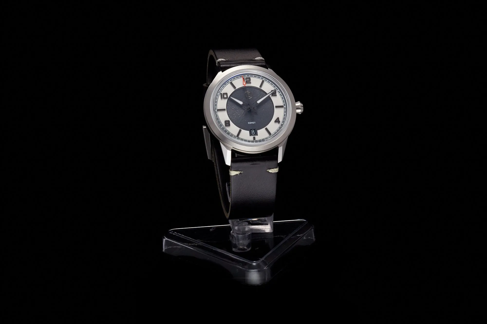 Comet 39mm 'Tuxedo'