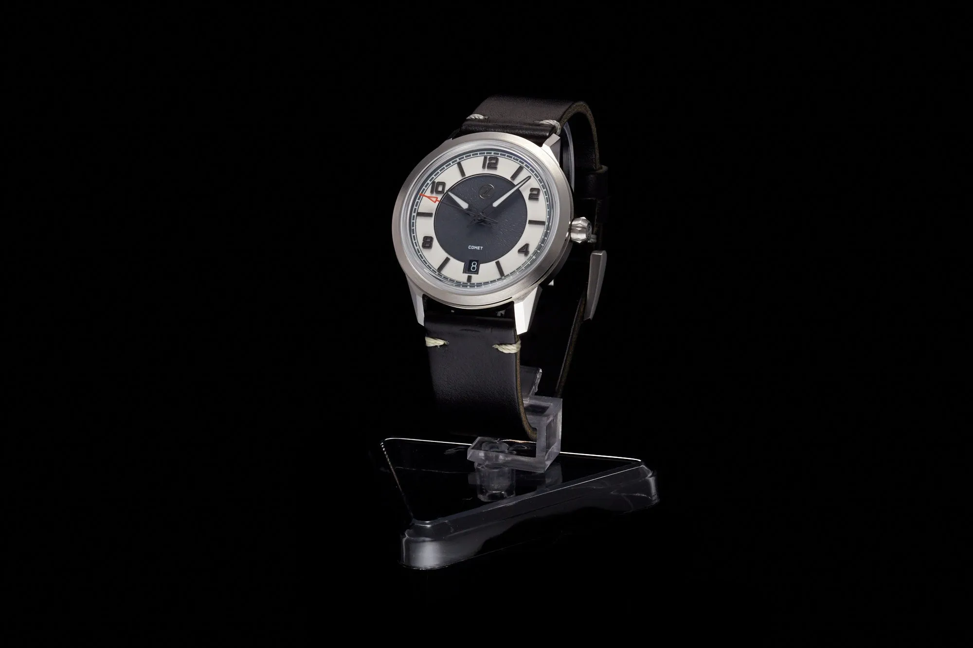 Comet 39mm 'Tuxedo'