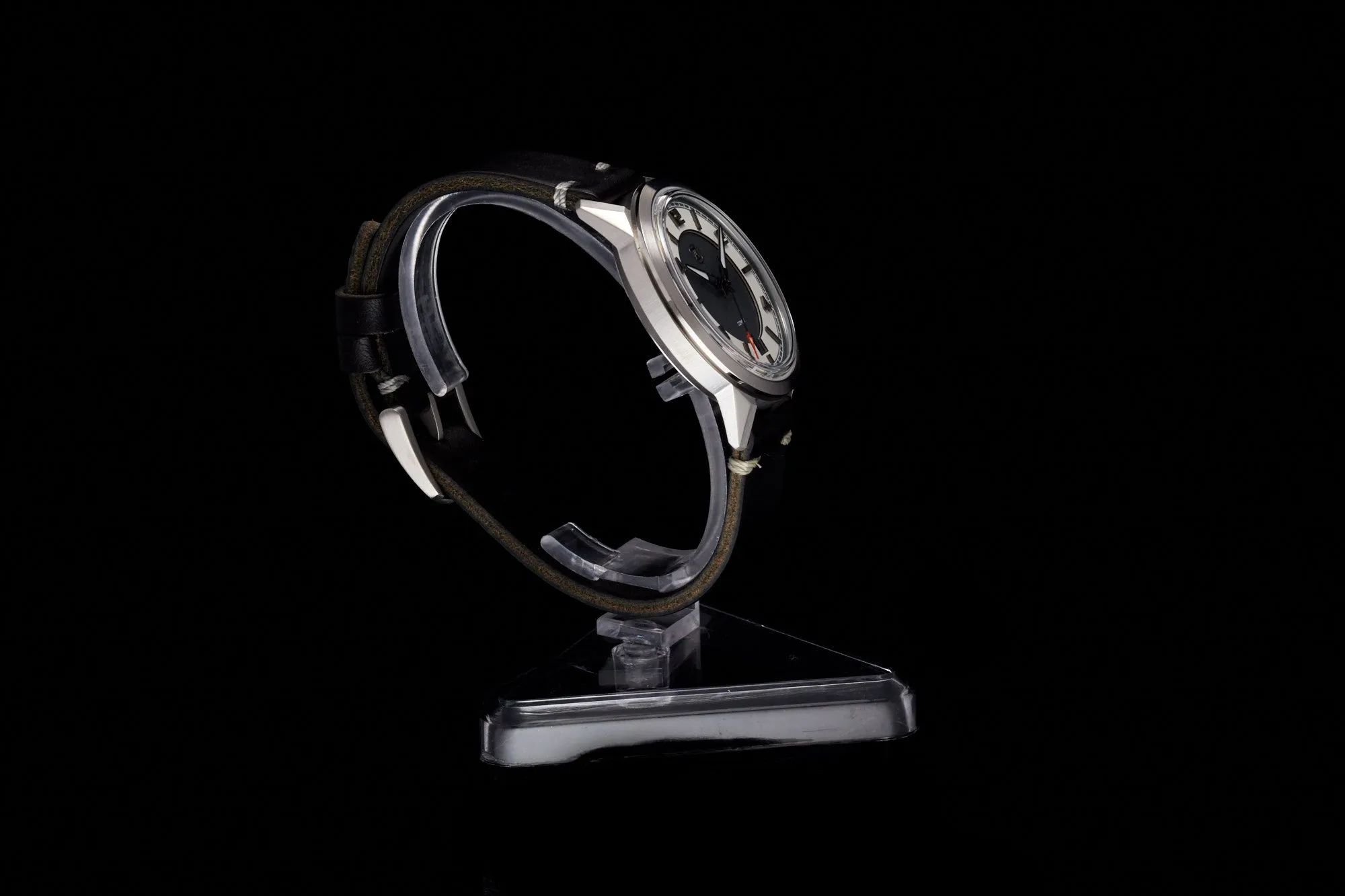 Comet 39mm 'Tuxedo'