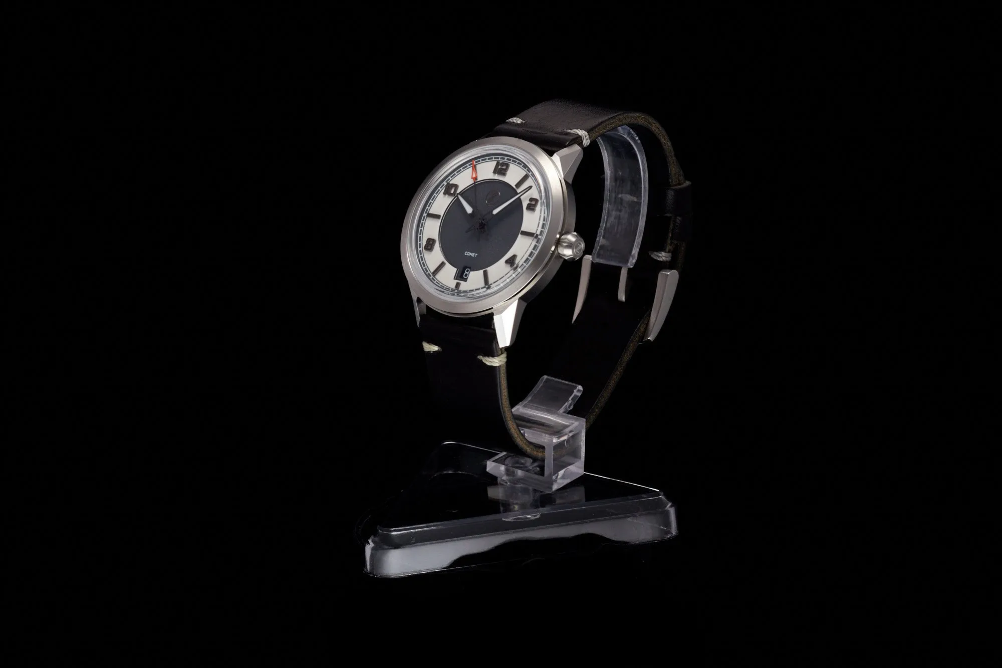 Comet 39mm 'Tuxedo'