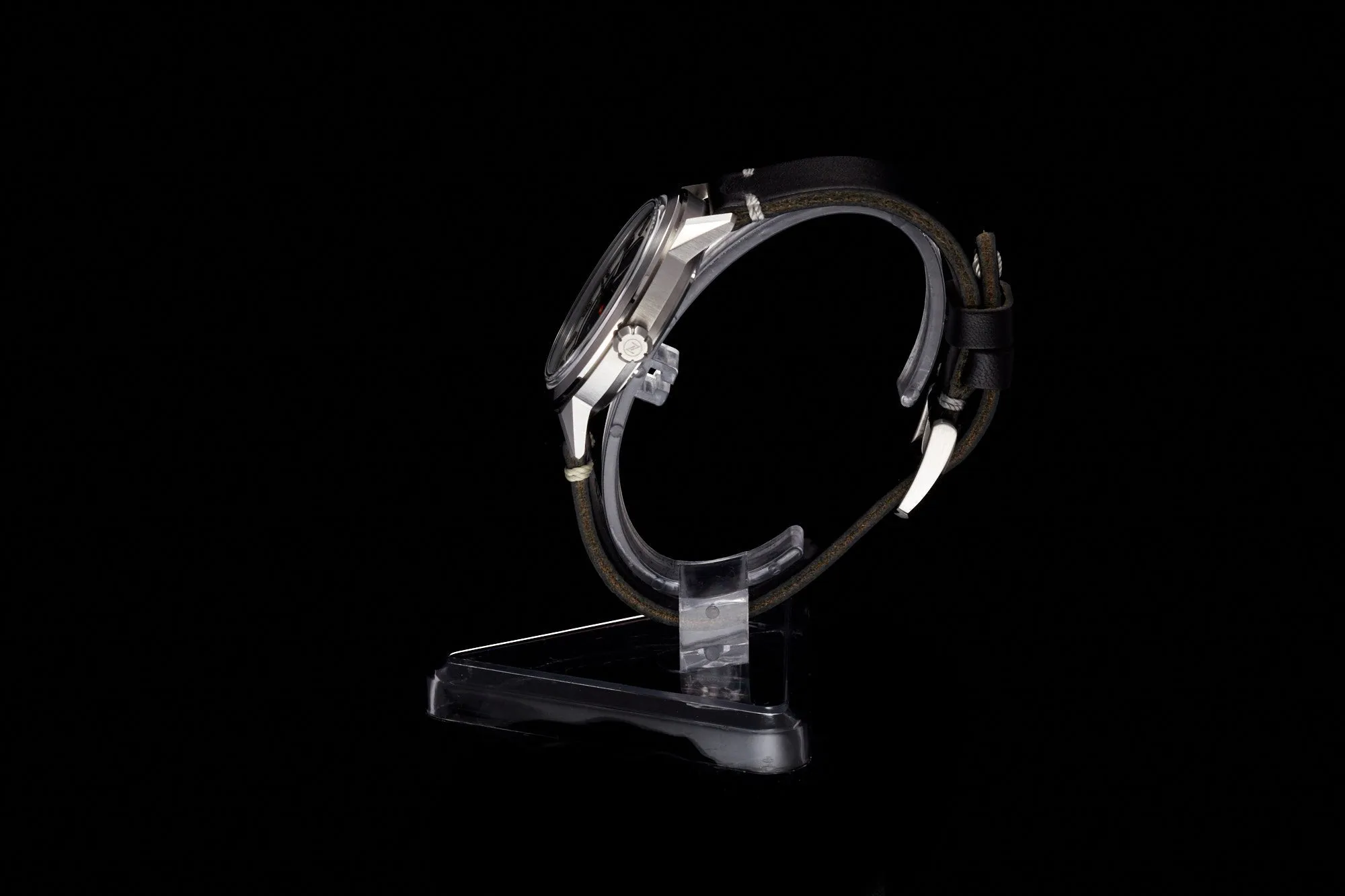 Comet 39mm 'Tuxedo'