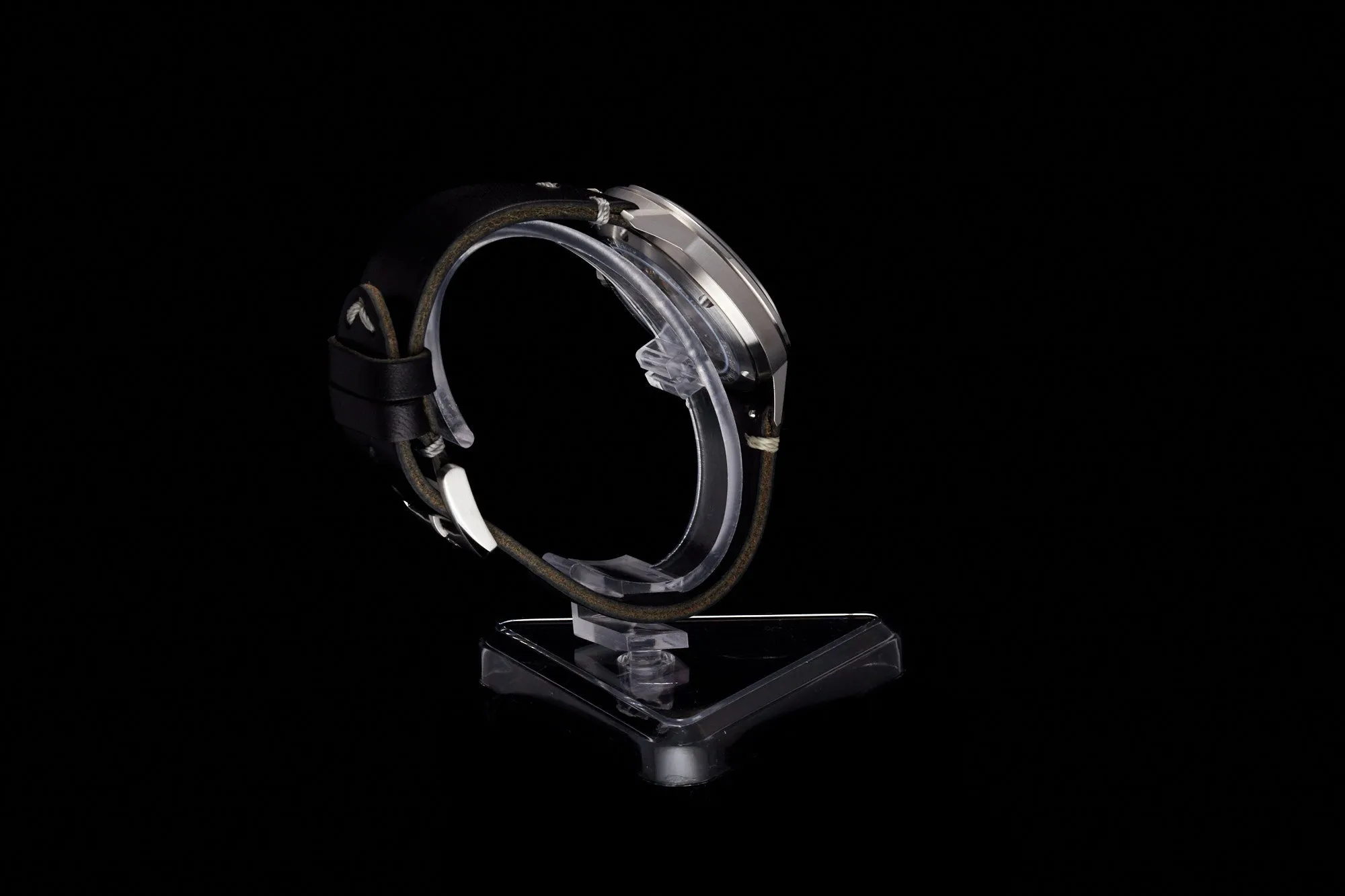 Comet 39mm 'Tuxedo'