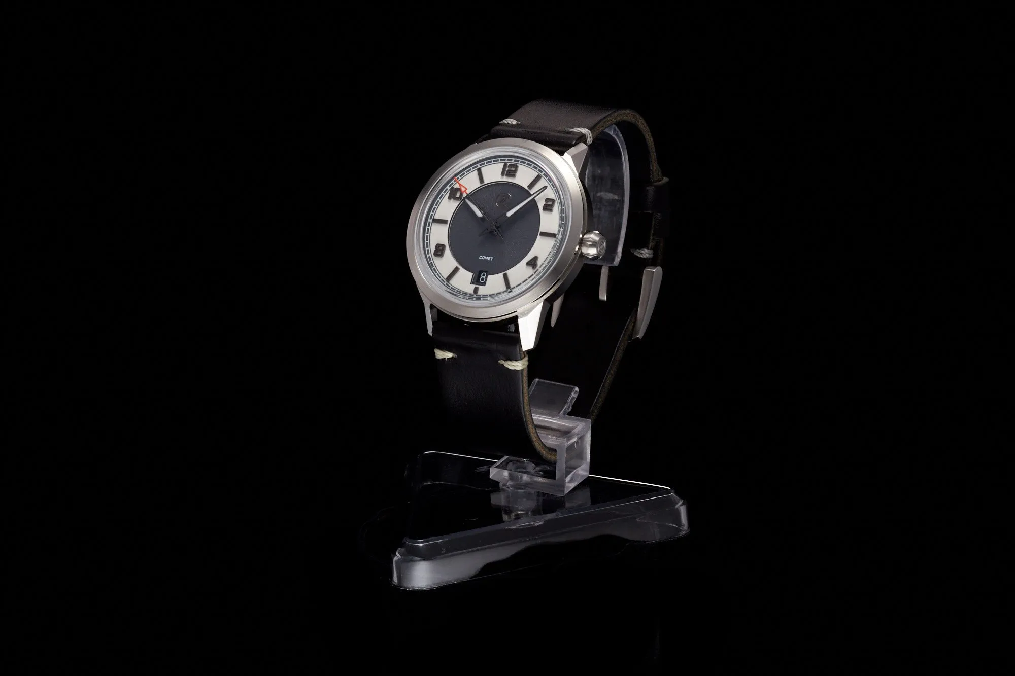 Comet 39mm 'Tuxedo'