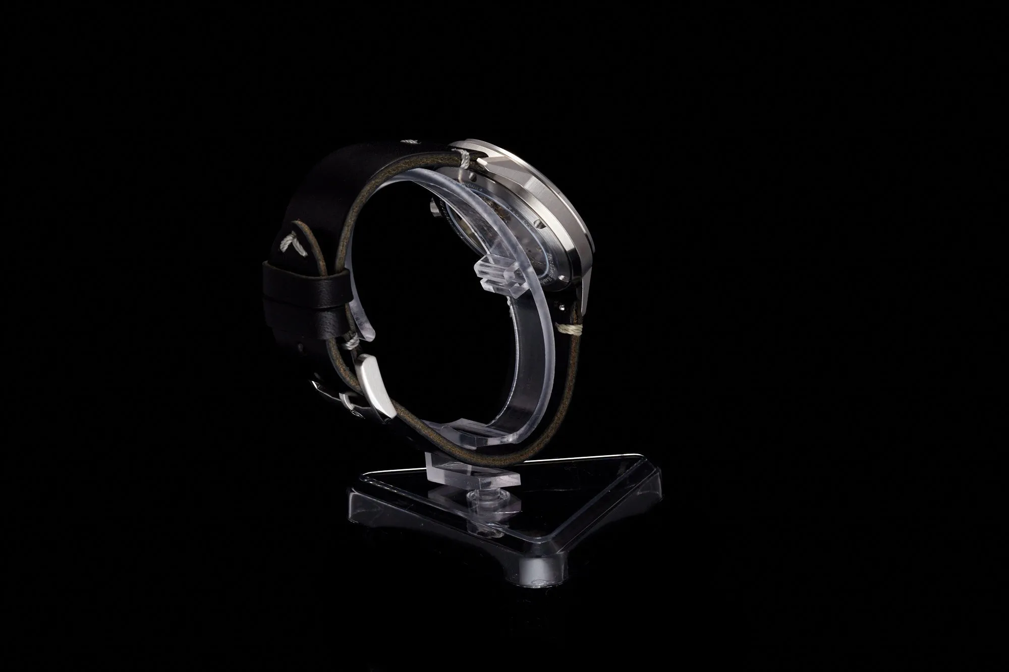 Comet 39mm 'Tuxedo'
