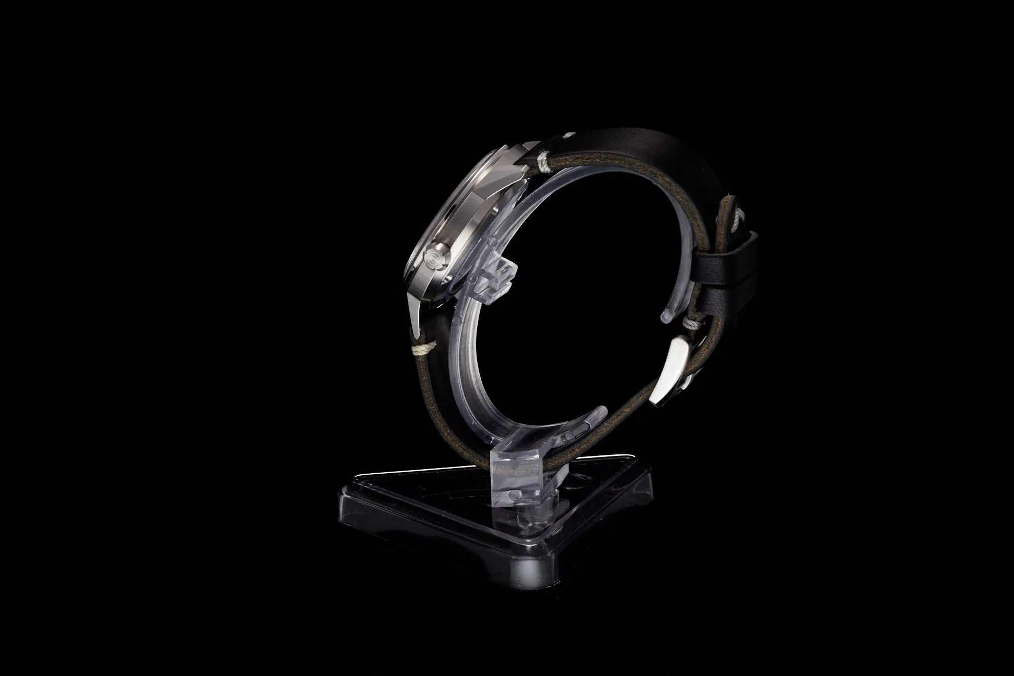 Comet 39mm 'Tuxedo'