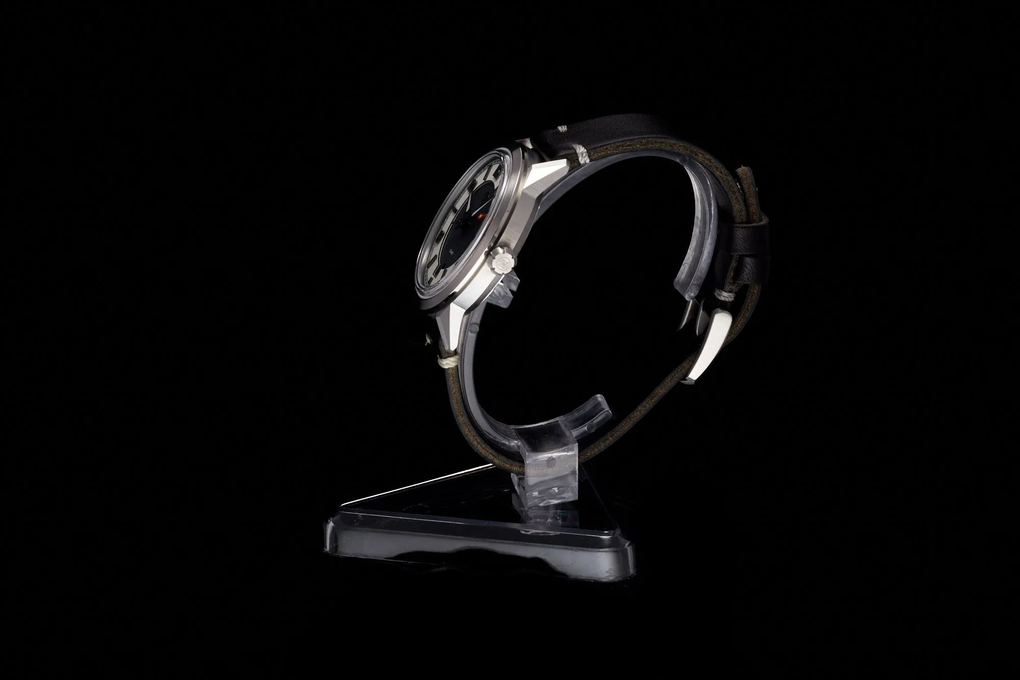 Comet 39mm 'Tuxedo'