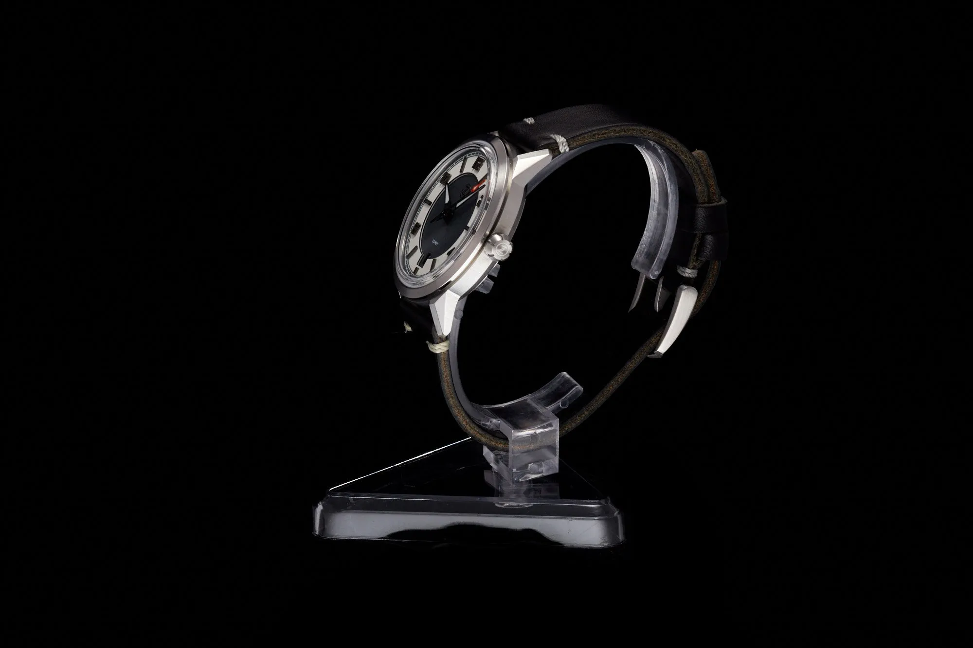 Comet 39mm 'Tuxedo'