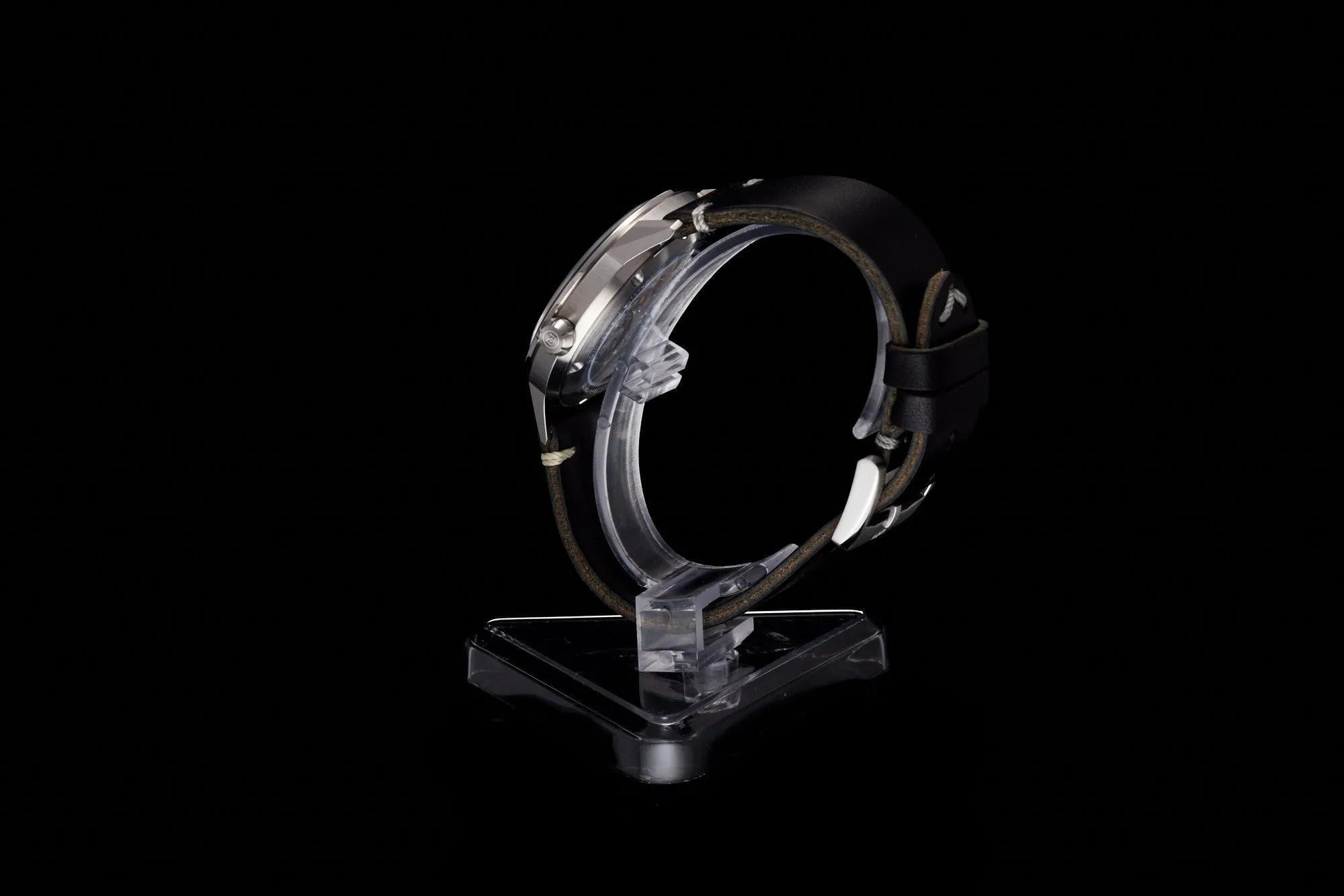 Comet 39mm 'Tuxedo'