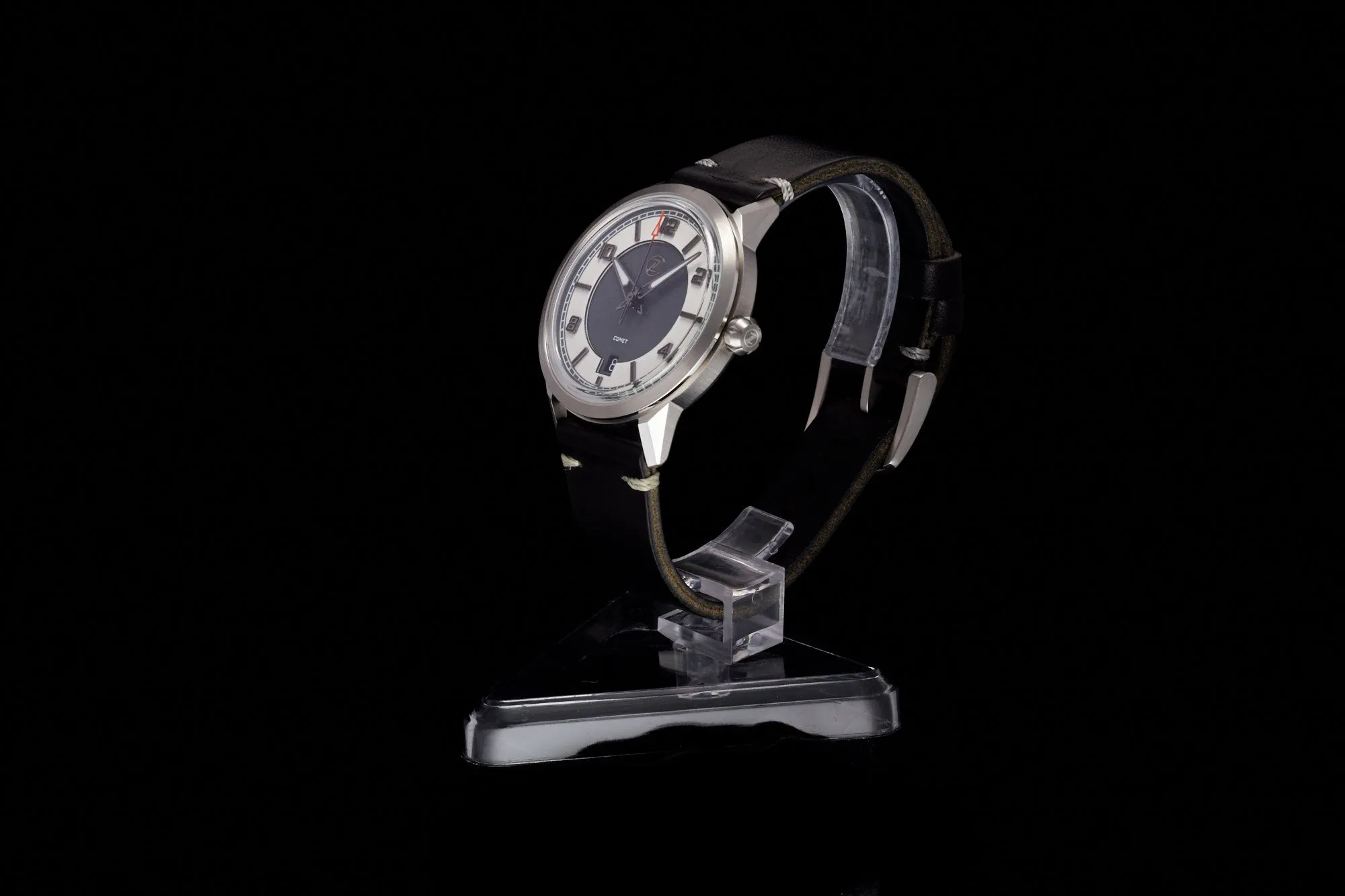 Comet 39mm 'Tuxedo'