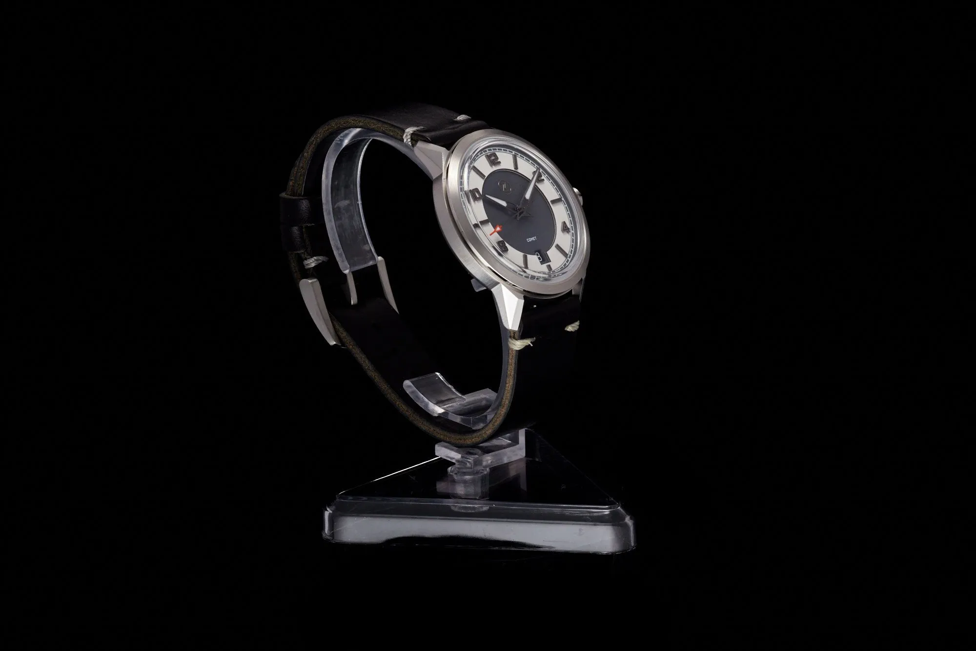 Comet 39mm 'Tuxedo'