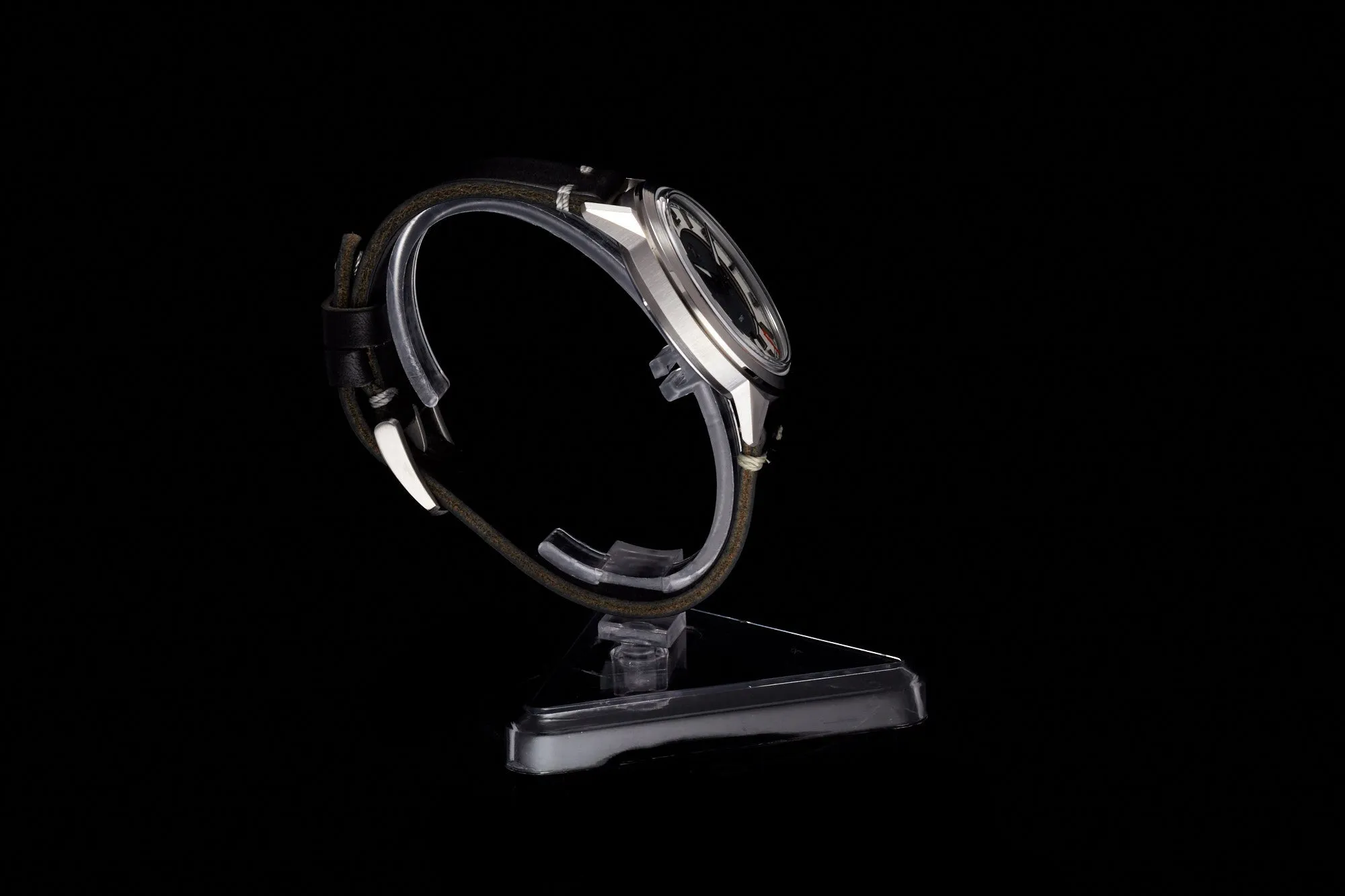 Comet 39mm 'Tuxedo'
