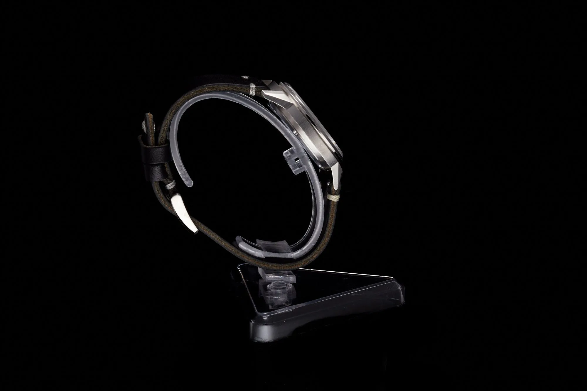 Comet 39mm 'Tuxedo'