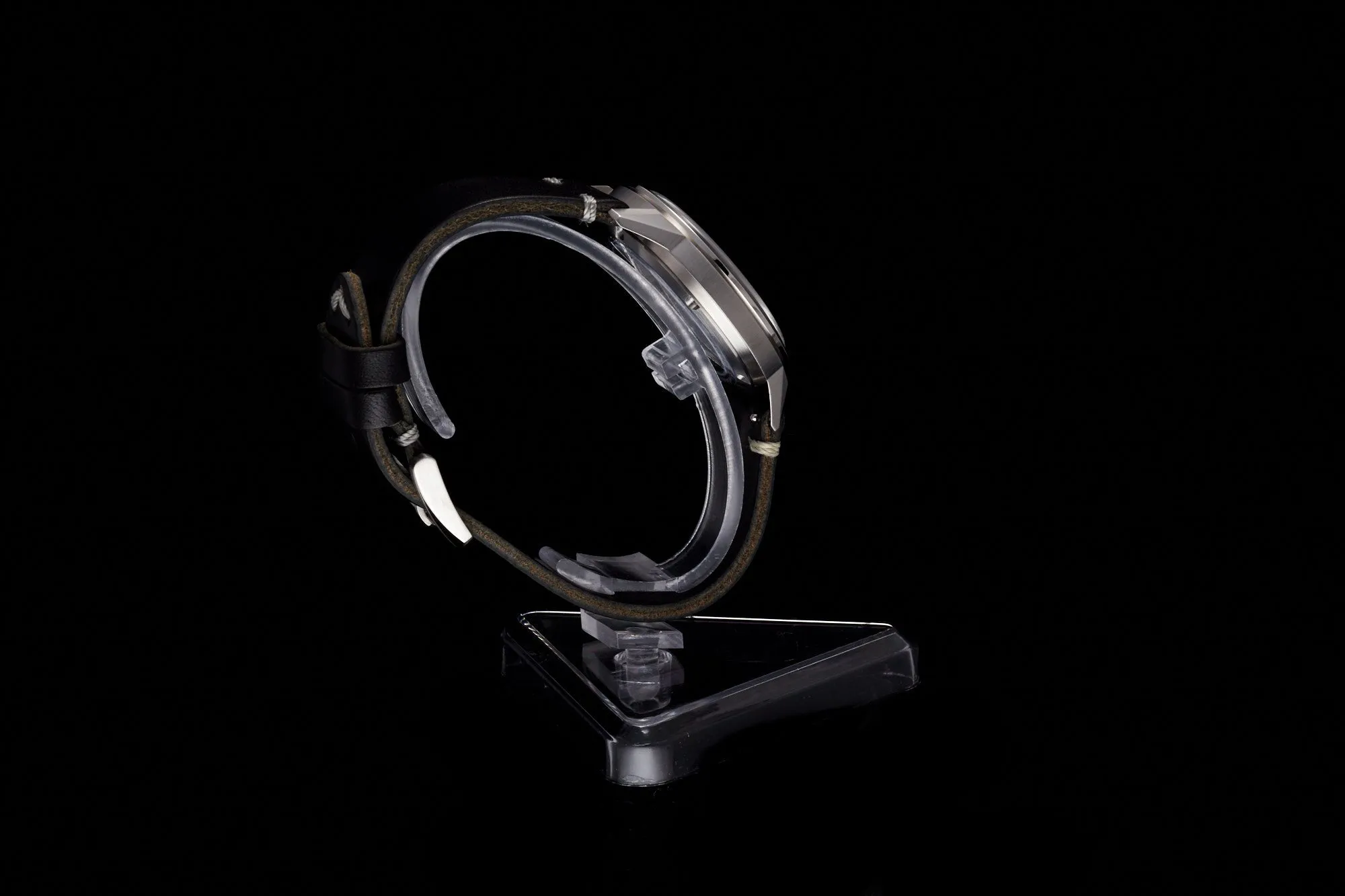 Comet 39mm 'Tuxedo'