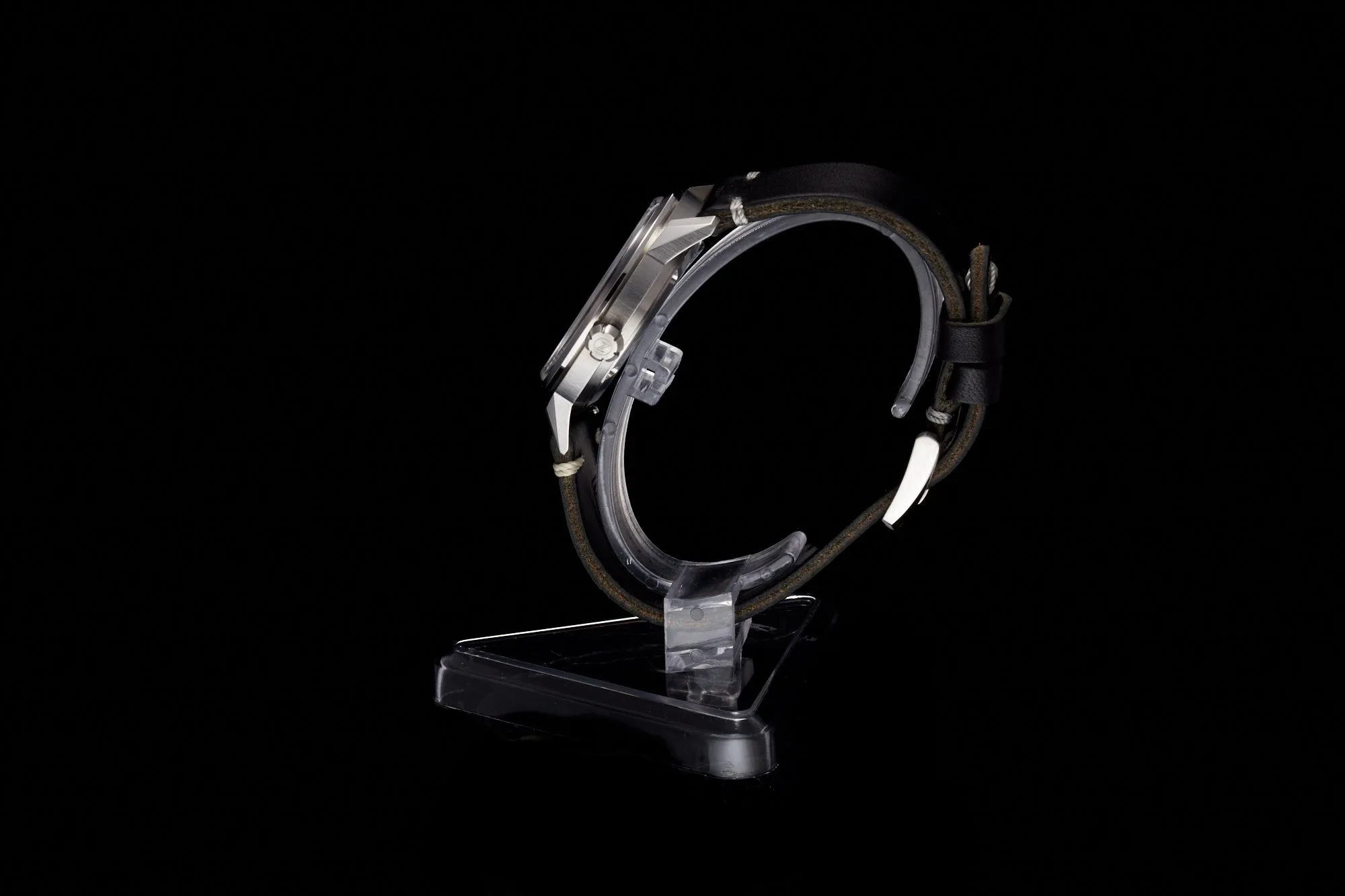 Comet 39mm 'Tuxedo'
