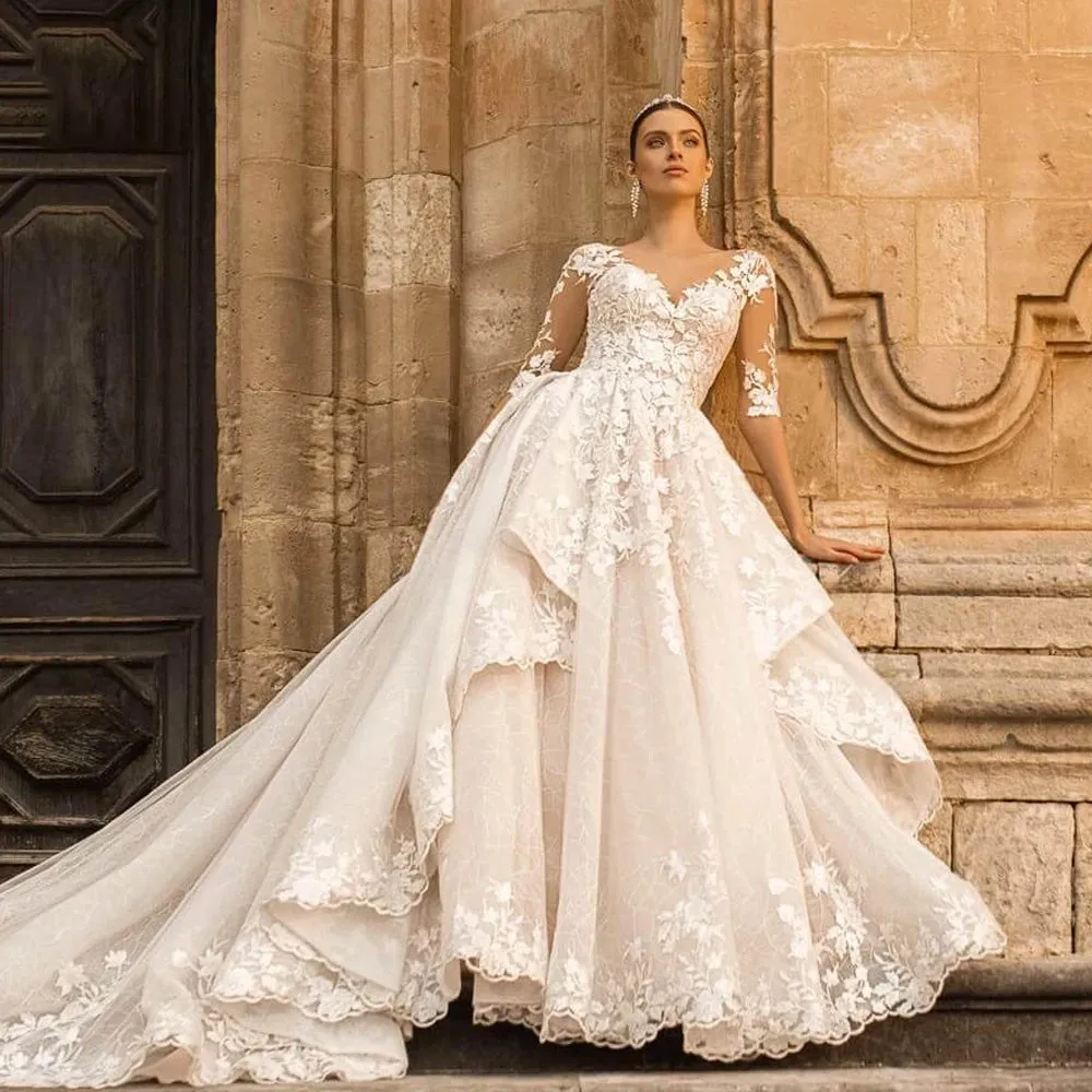 Elegant Half Sleeve Lace Princess A-Line Wedding Dress Scoop Neck Appliques Ruffles Court Train Bride Gown