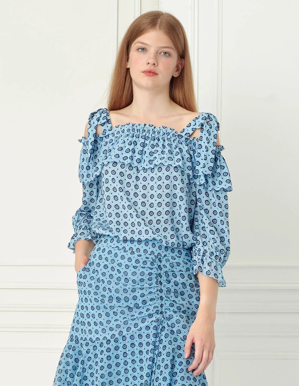 Off shoulder ruffled pleats blouse